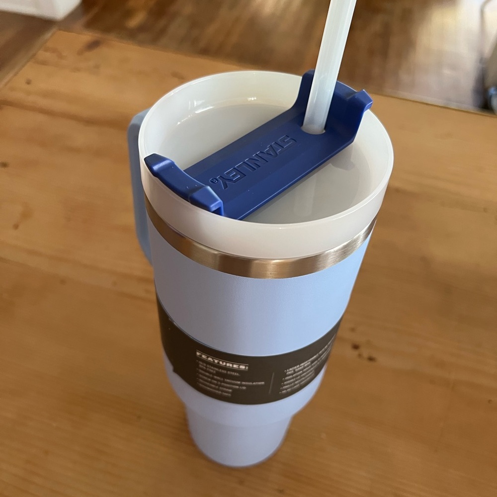 NEW STANLEY ADVENTURE QUENCHER 40 OZ TRAVEL TUMBLER CORNFLOWER STRAW CUP 40OZ - Picture 3 of 3